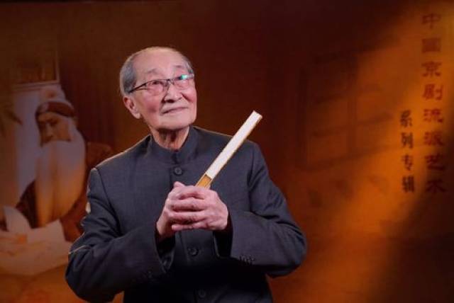 迟金声:树从根脚起 水打源处流