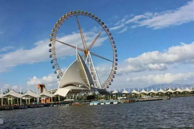 "银川之眼"的幸福摩天轮乘到至高点可俯览阅海公园,花博园,览山公园