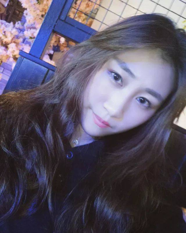 每日脱单|小桃见过的最真实的小姐姐,自拍不p图的那种!