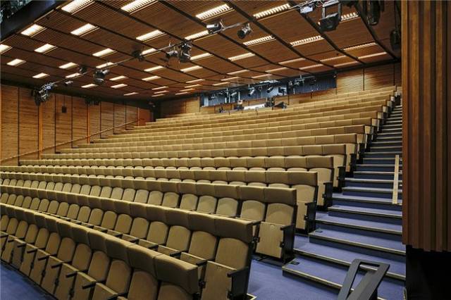 剧场设计:库奥皮奥城市剧院翻新与扩建