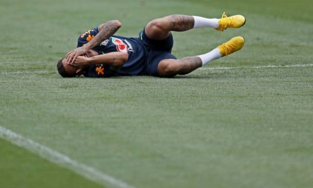 又要当影帝?内马尔今天专门加强世界杯假摔训练