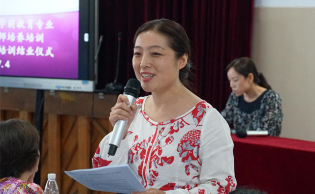 省幼儿师范学校副校长郭丽萍,教科研督导部主任王雪萍,女性教育部王培