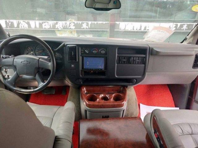 另类四驱尤物 雪佛兰express皇家级商务车实拍