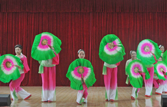 扇子舞蹈《微山湖》│安庆石化老年大学舞蹈一班学员倾情演绎