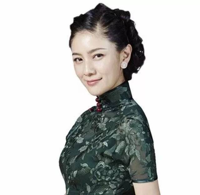 胡可—"潜伏"在综艺圈里的演技派!丨话剧《潜伏》今晚上演!