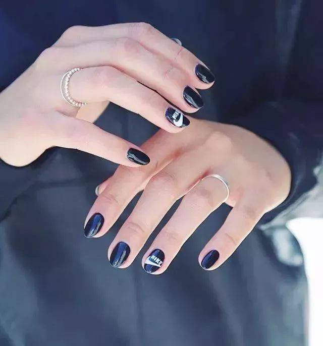 可口百事VS彪马耐克,logo美甲两大门派你站哪