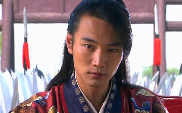 帝释天原名徐福,因为吃了凤血,长生不死,到步惊云与聂风的年代,他已经