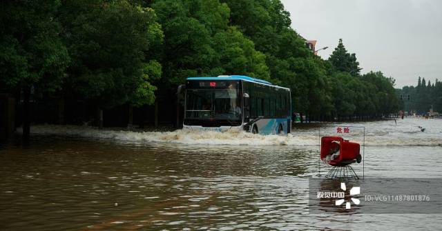 南京市氣象臺也於 7月4日16時32分發布暴雨黃色預警信號.