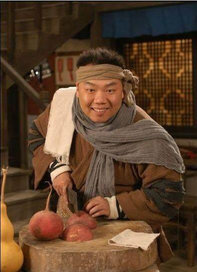 他是炊事班的故事中的小姜,他是武林外传中的大嘴,他是一代笑星_手机