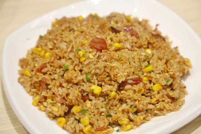 分量十足的阿发炒饭,绝对能慰藉你深夜里饥饿的灵魂