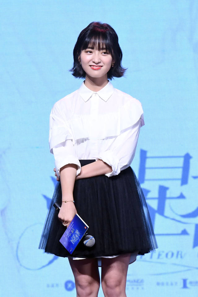 饰)高考结束后独自来到了明德学院,与道明寺(王鹤棣 饰),花泽类(官鸿