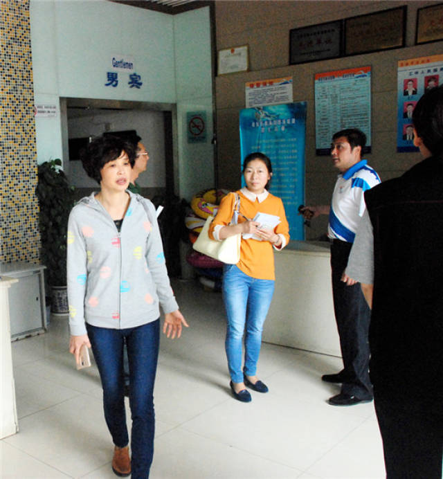 淮安市体育局党组书记,局长卞玉在局属单位检查指导文明创建工作