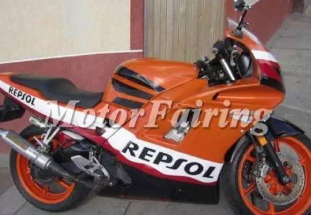 三轮摩托换上了四缸发动机,还骚气的装了冲锋枪,ak47,火箭弹.