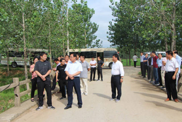郯城县花园乡组织开展对重点项目建设情况进行实地观摩