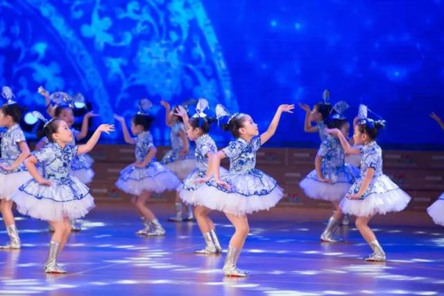 6月回顾:走近晶晶大型儿童文艺演出精彩瞬间