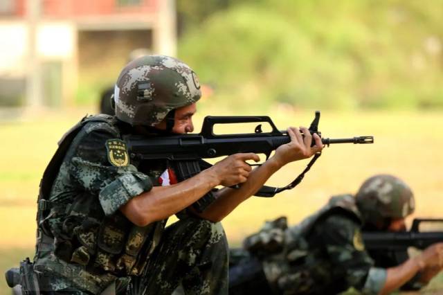 广西:武警侦察兵毕业考核