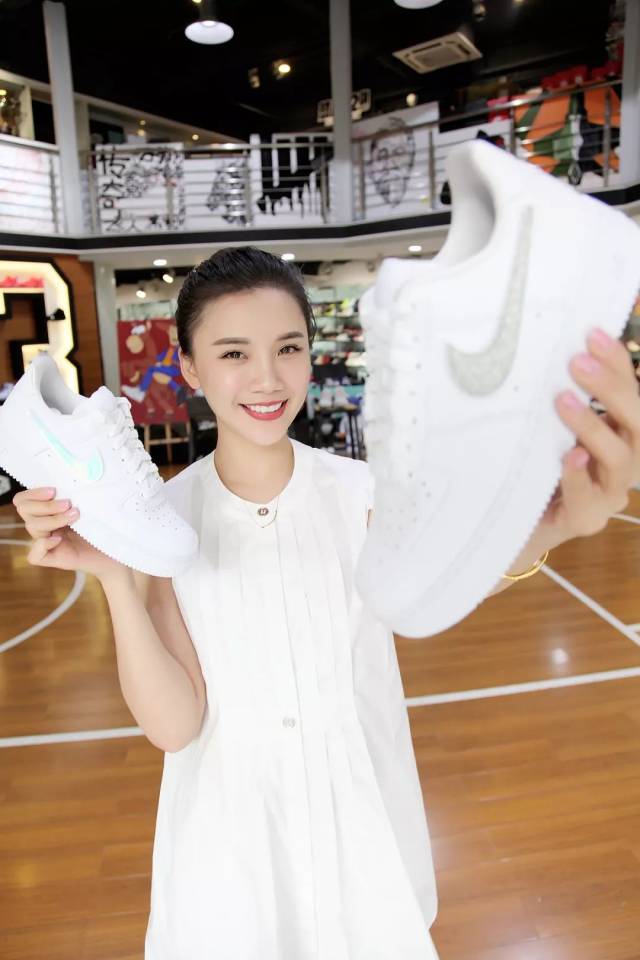 "· 元气美少女小如如 」