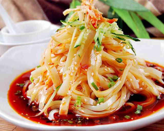 纯手工凉皮的做法，在家自己学着做，干净卫生