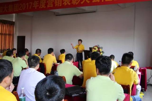 集团董事长廖方红发表热情洋溢的讲话.