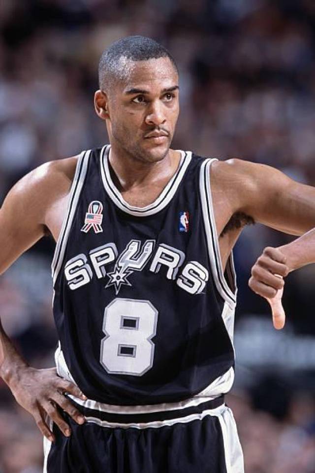 2001-02赛季,开拓者球队老板保罗·艾伦决定把球队推倒重