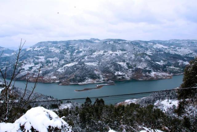 走,山王,赶场!威远人去一次就上瘾的"仙境"小镇!