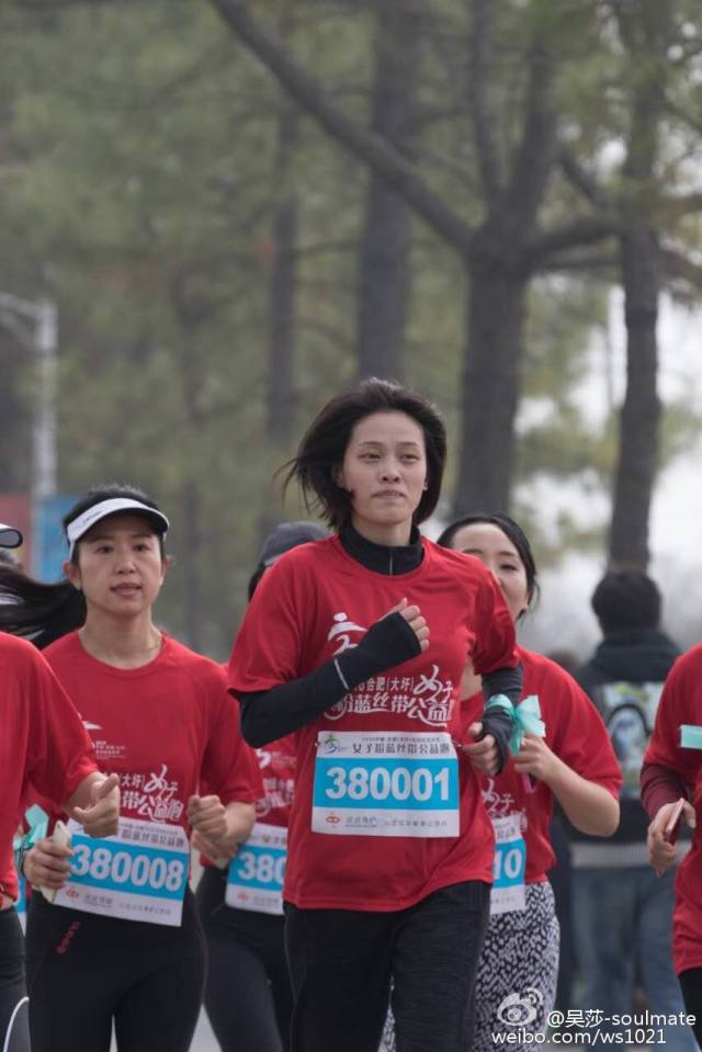 刘翔与吴莎在一起后,两人在各种场合大秀恩爱,非常高调.