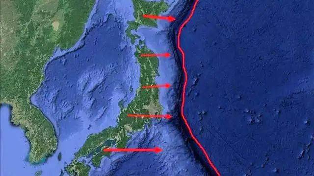 海底出现异常龟裂与乱泥流,日本列岛即将沉没,全国陷入一片恐慌,最终