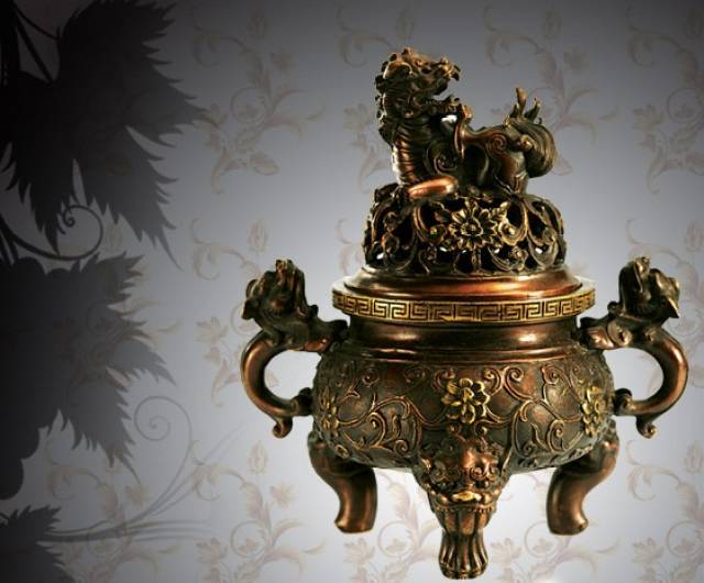 第二,乾坤鼎东皇钟之所以称为东皇钟,就是因为它的主人是东皇太一.