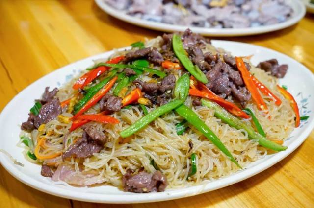 吃慣的街坊都知道,大德茶餐廳的餃子這麼多年都是手工製作的,不含防腐