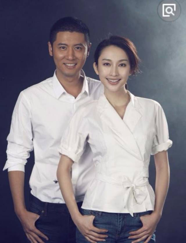 张俪与任重曾一起合作《北京青年》,身穿白衬衫的两人笑容甜美
