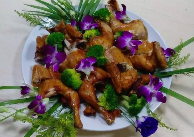 每到夜晚,我总是忍不住来到石排这家酒吧,因为.-美食频道-手机搜狐