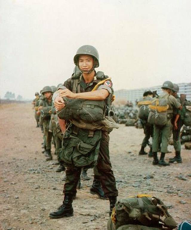 丛林上空的红色贝雷帽:南越空降兵老照片