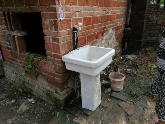 邓州市张岗灌区管理所志愿服务队看望慰问穰东镇八里桥村贫困户