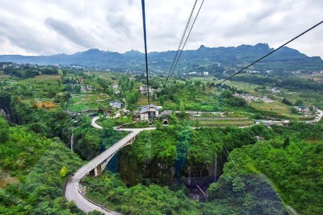 索道是云龙地缝景区通往七星寨景区的重要交通工具.