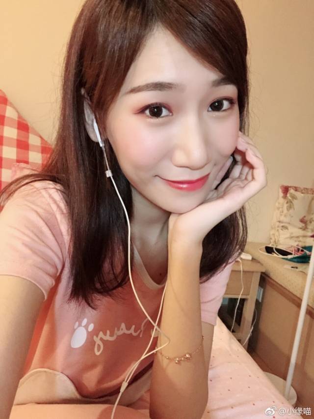 斗鱼二次元主播小缘喵食物过敏报告称晕奶粉丝着急了