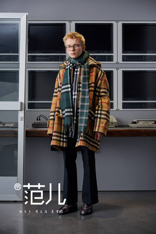 Burberry秒变潮牌？与俄罗斯设计师Gosha Rubchinskiy携手推出的胶囊