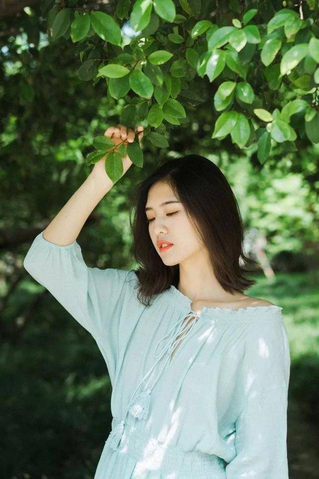 我先收藏了 这些拍照姿势让你立即称霸朋友圈!