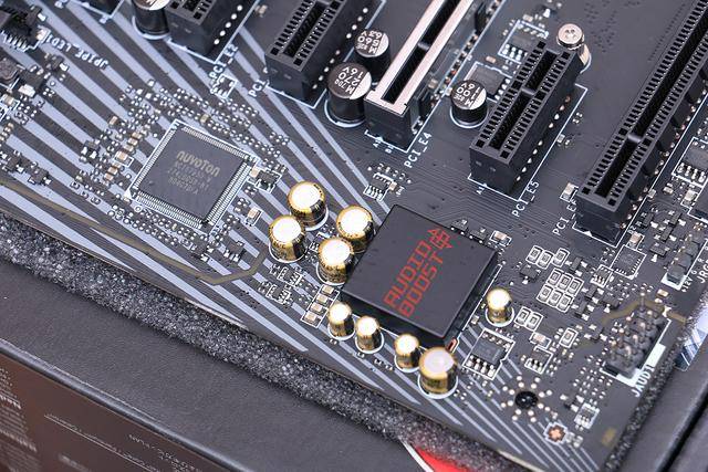 使用5v的比较少,所以有些主板并不会提供5v rgb接口,这个是在选购上