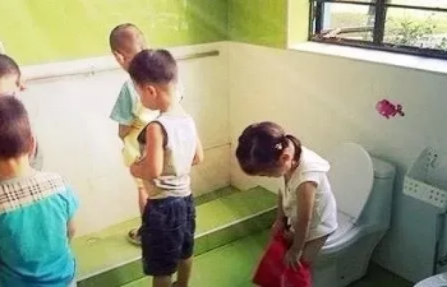 幼儿园男女混厕图片