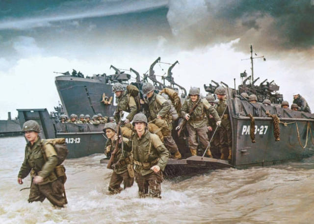 二战彩色老照片:坦克陷入泥坑怎么办?美军部队有办法