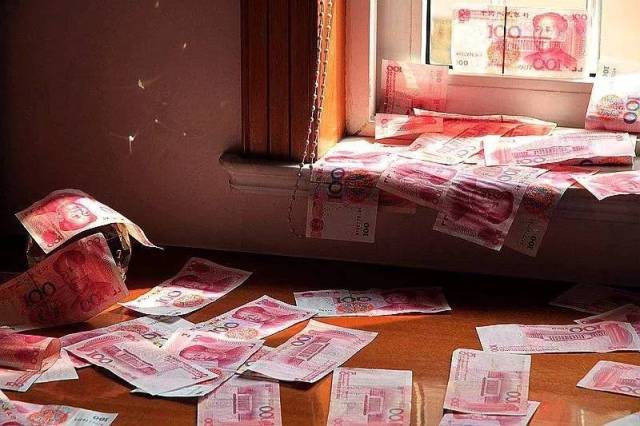 第五,家里到处都放钱.