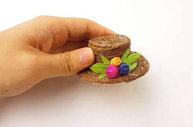 给芭比娃娃做一个帽子,材料简单易找,关键漂亮女生都抢着要