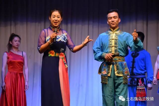 【爱心捐赠·文艺同行】弘承志愿者携手土右旗乌兰牧骑二人台艺术团