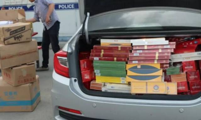 男子非法运输689条香烟拉林高速检查站民警检查查获