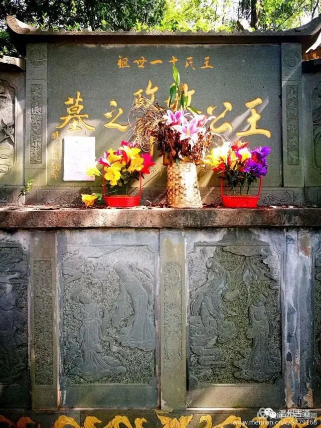 ▼王姓古墓的纪念亭"群墓亭" 普宁寺公园