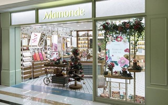 如今梦妆的门店已经经过了定位的重新调整,变得更加少女感