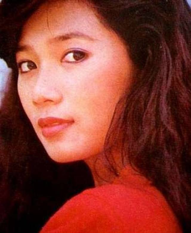 1982年李芸考入北京电影学院,张晓林,藏金生,严晓频,林芳兵是同学.