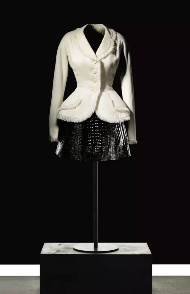 看20世纪法国女装的演变历程,品味潮流时尚的兜转