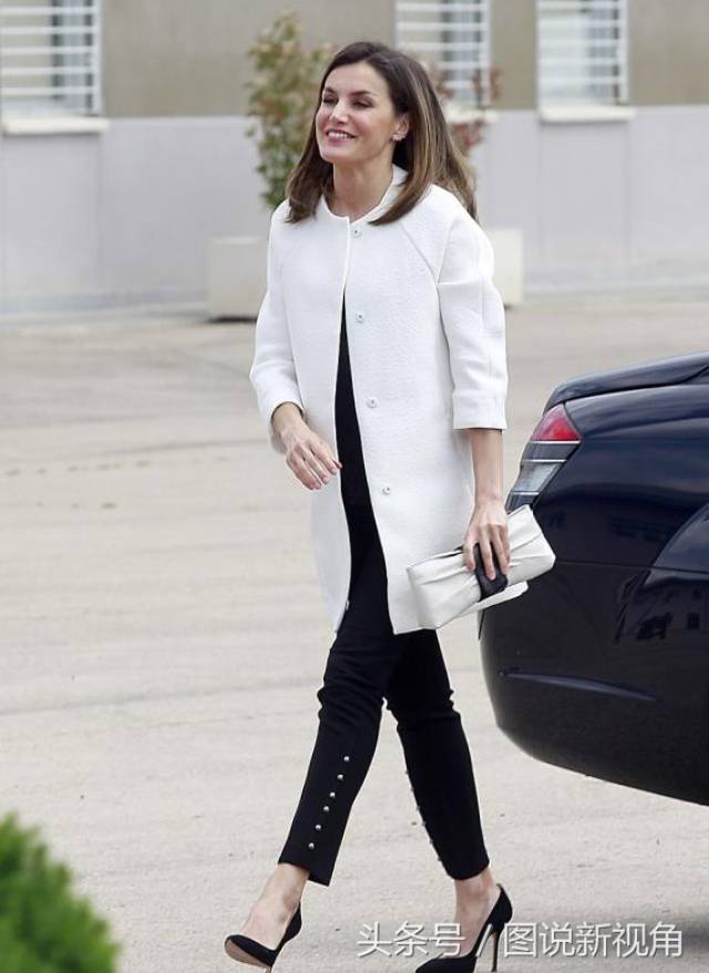 西班牙王后打扮时尚,细高跟是标配,硬把160身高穿成180
