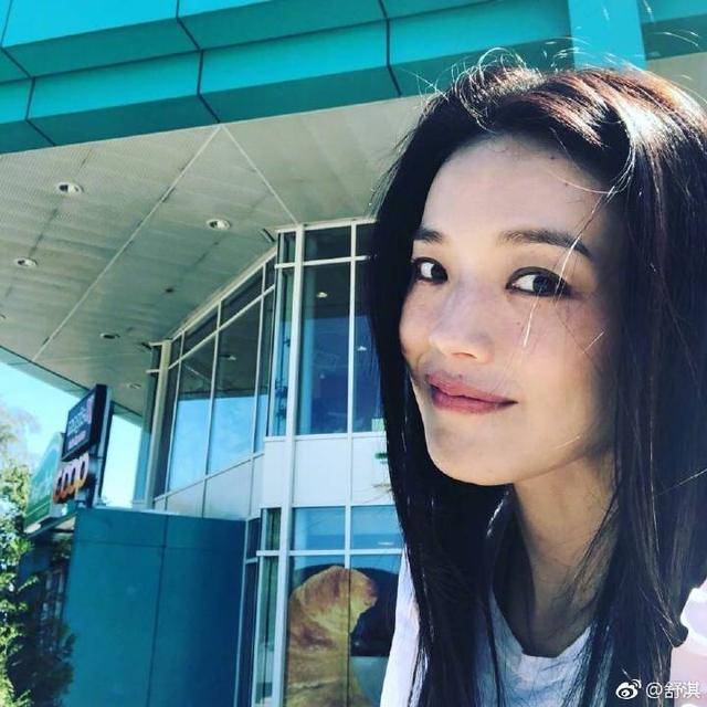 舒淇任性新发色曝光!这色超显白,除了「这种肤色」一染就变黑!